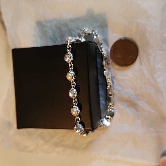 NEW! Avon Pearly Sparkly Bracelet - NIB - Picture 9 of 12